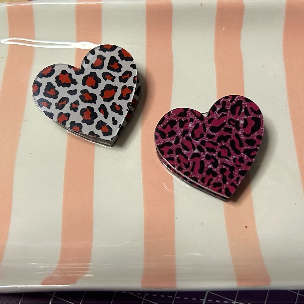 Heart-Shaped Leopard Print Paper clips